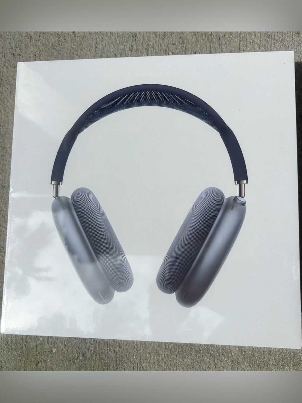 Apple AirPod Max Headphones Dark Blue- Comfortable Noise-Isolating Design